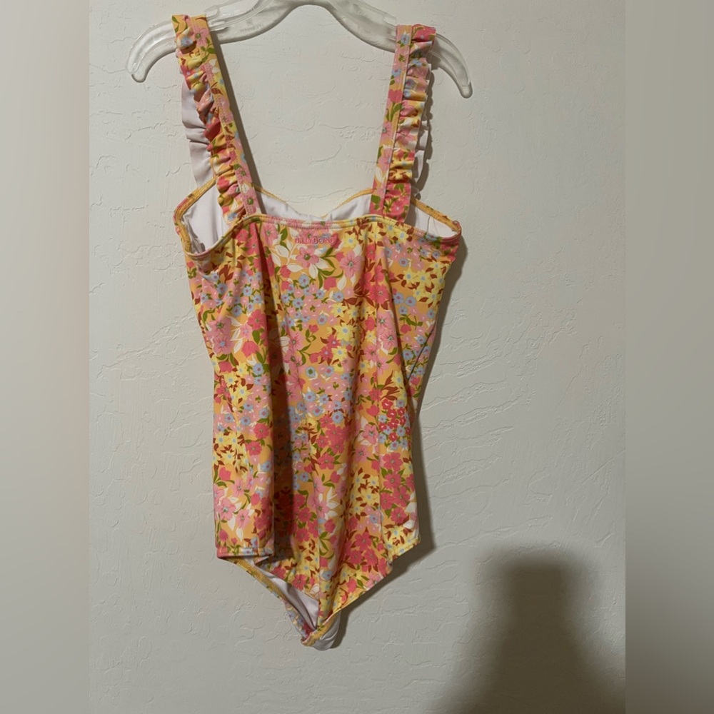 Billabong swimsuit size xl